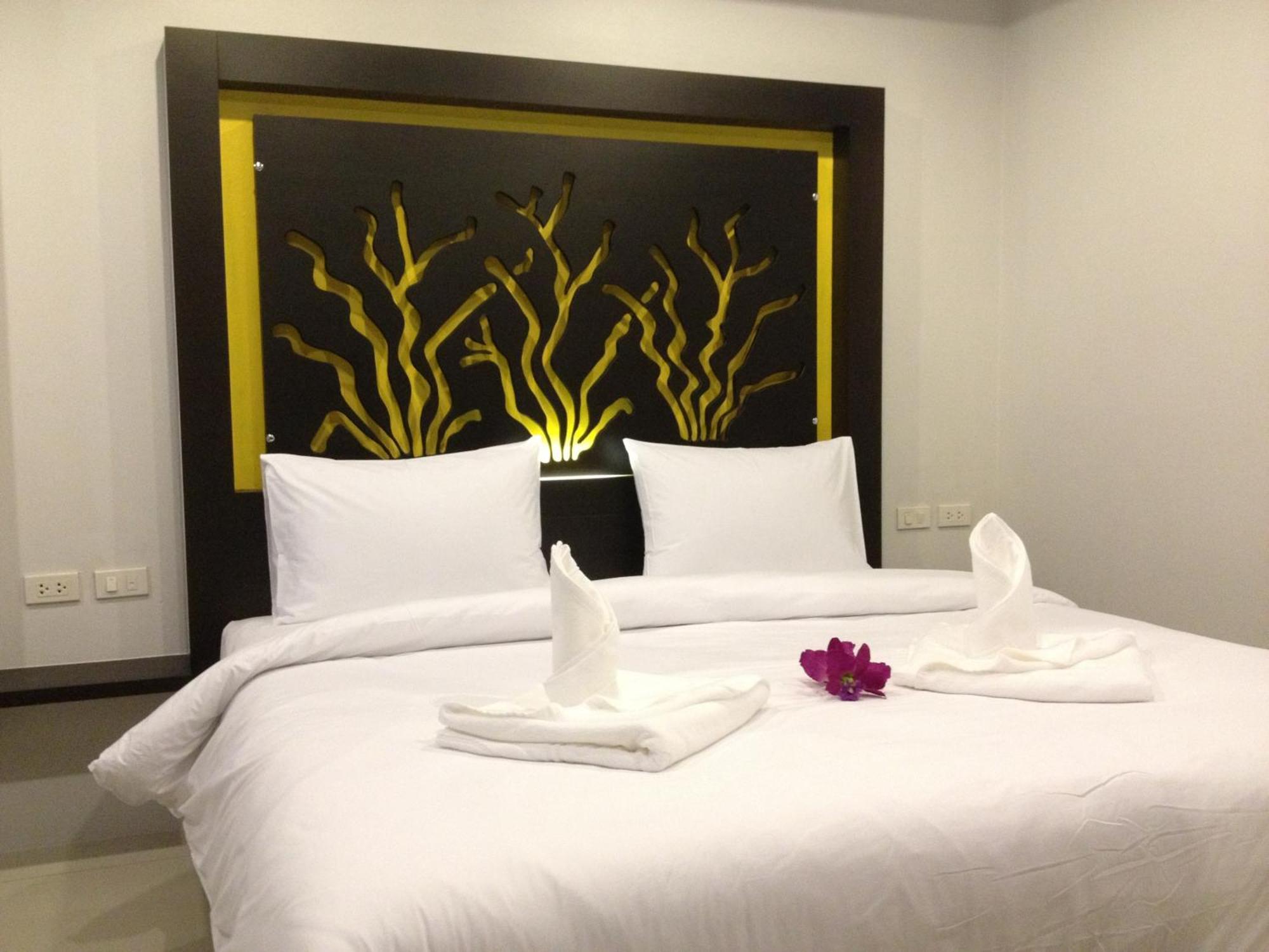 The Silk Hill Hotel Patong Luaran gambar