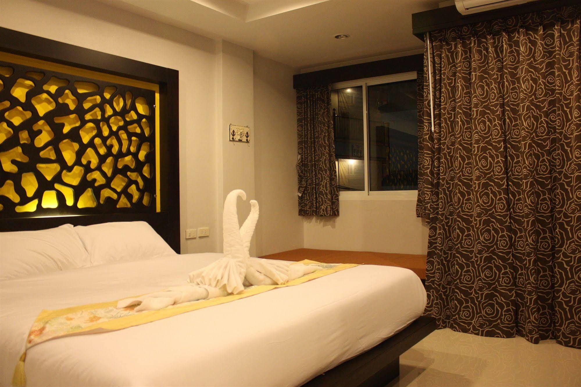 The Silk Hill Hotel Patong Luaran gambar