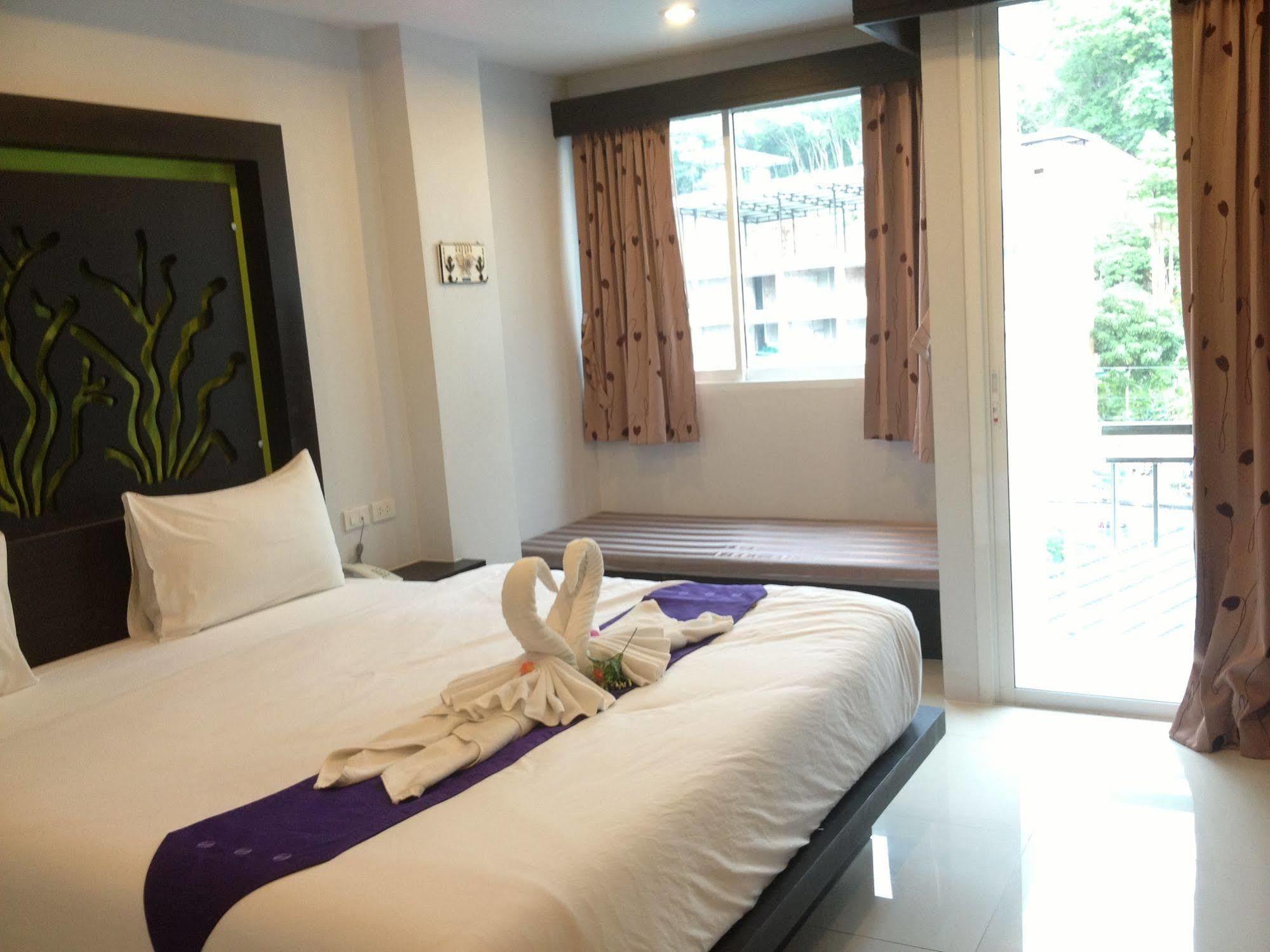 The Silk Hill Hotel Patong Luaran gambar